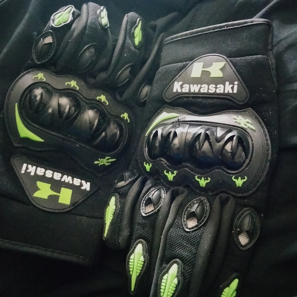 KAWASAKI NINJA MOTORCYCLE GLOVES - Rider Gears KAWASAKI NINJA MOTORCYCLE GLOVES - Rider Gears